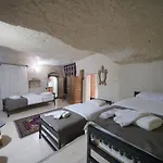 View Cave 3*