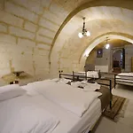 View Cave 3*