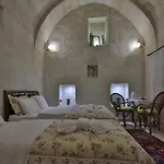 View Cave فندق